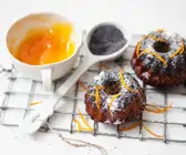 Kleiner Mohn-Gugelhupf mit Marzipan
