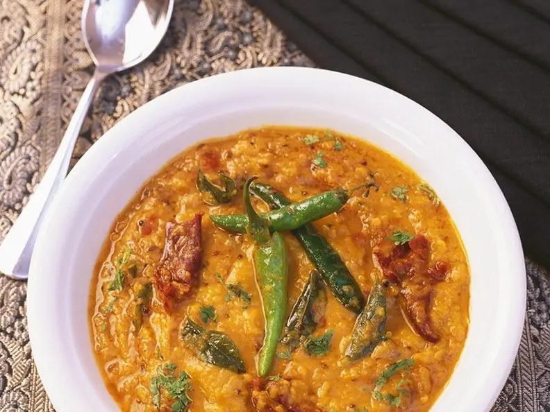 Indisches Curry mit gelben Linsen