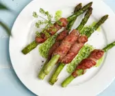 Spargel im Kalbsmantel mit Kräuteröl