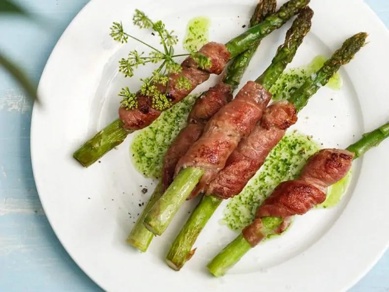 Spargel im Kalbsmantel mit Kräuteröl