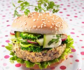Burger mit Tofu und Brokkoli