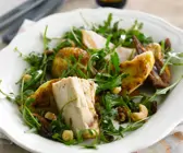 Rucolasalat mit Hähnchen und Nüssen