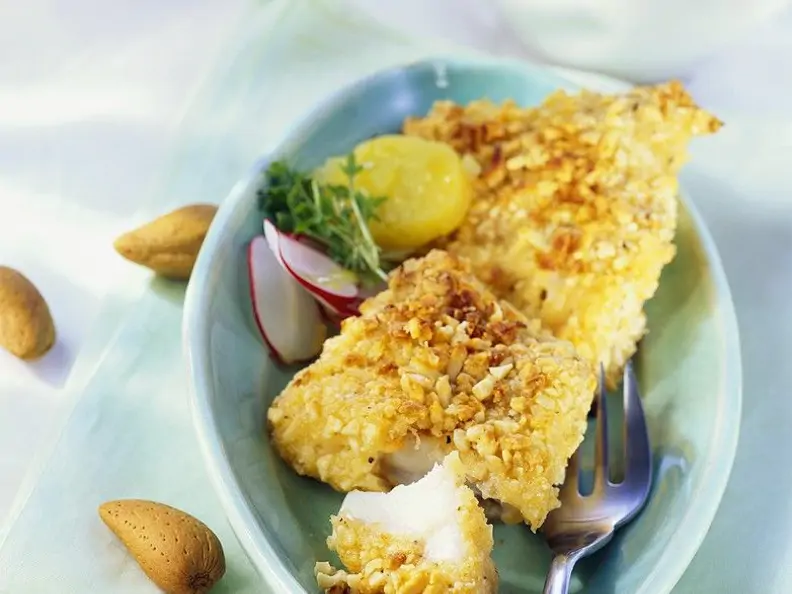 Panierter Rotbarsch mit Salat