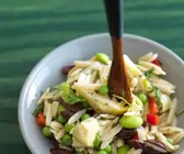 Nudelsalat mit Artischocken, Oliven und Paprika