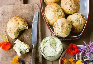 Kräuterbrötchen
