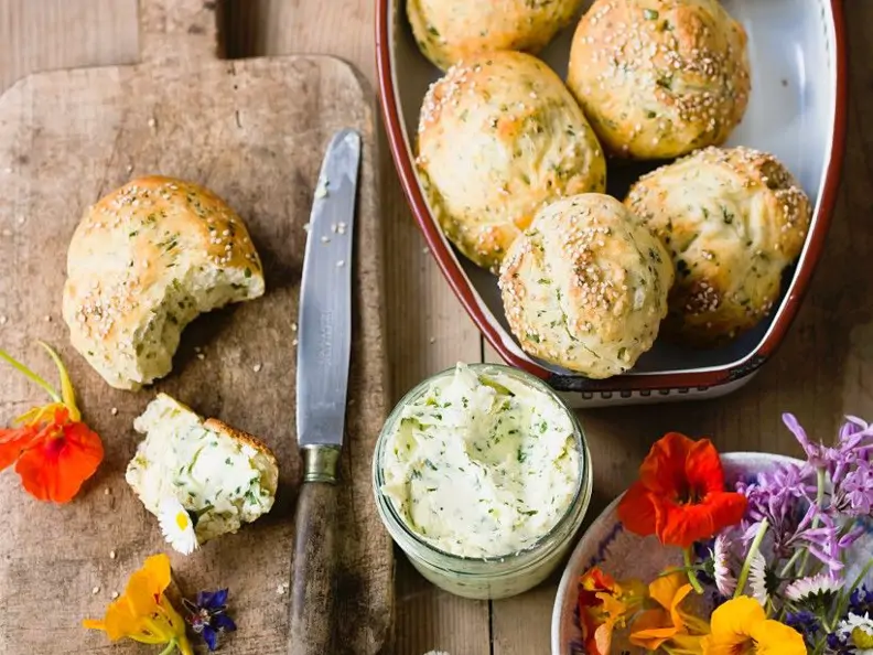 Kräuterbrötchen