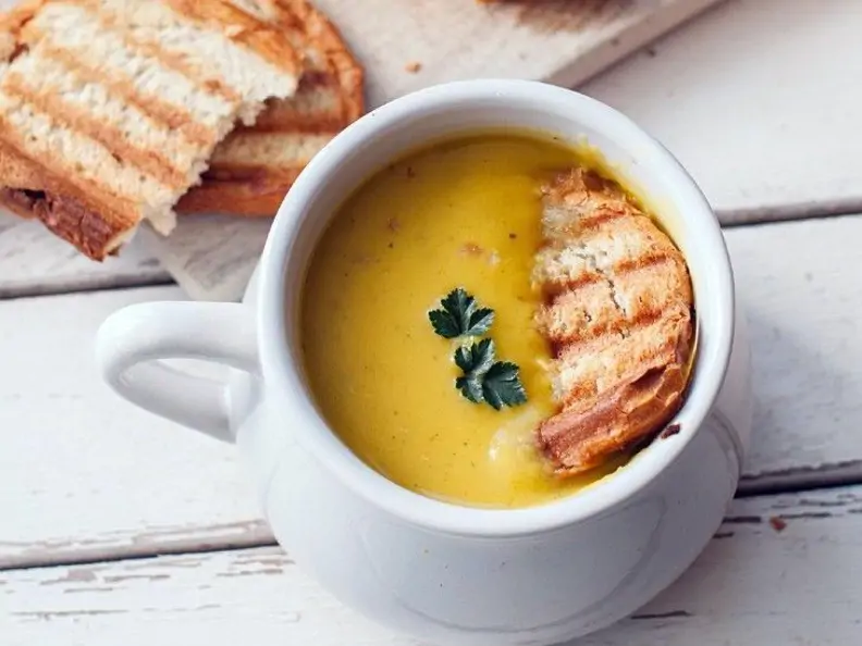 Vegane Kürbis-Cremesuppe