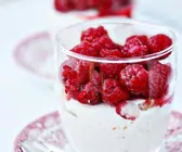 Joghurtcreme mit Himbeeren