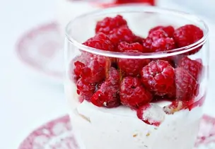 Joghurtcreme mit Himbeeren