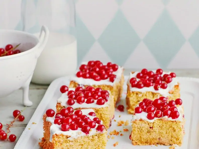 Buchweizenkuchen mit Johannisbeeren