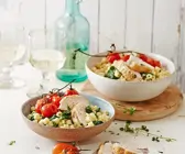 Spinat-Pasta mit Thymian-Hähnchen und Tomaten