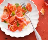 Tomaten-Melonensalat mit Grapefruit und Koriander
