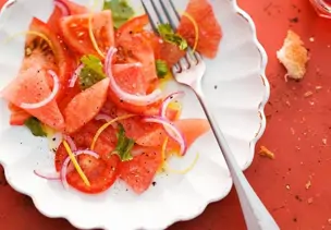 Tomaten-Melonensalat mit Grapefruit und Koriander