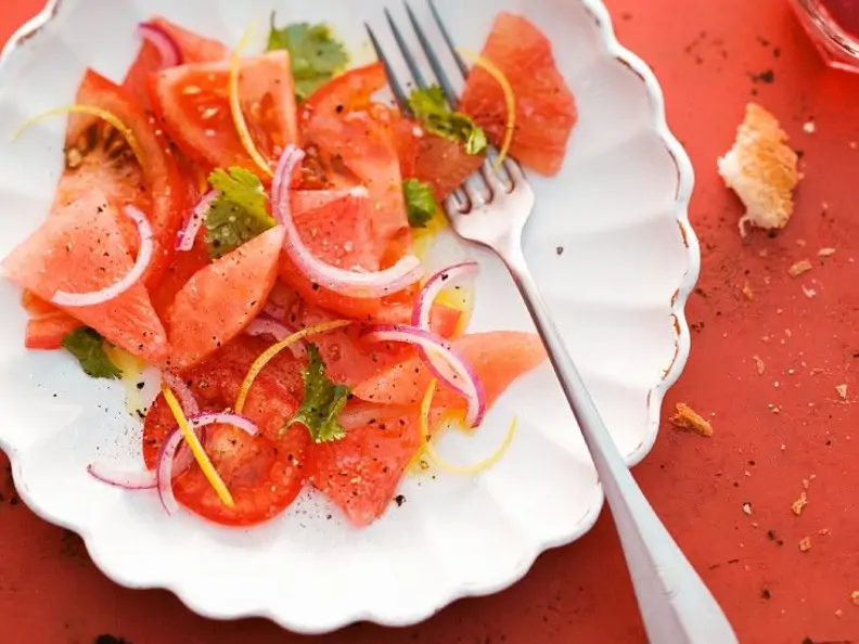 Tomaten-Melonensalat mit Grapefruit und Koriander