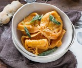Tortellini mit Kürbis, Ricotta und Salbei