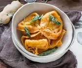 Tortellini mit Kürbis, Ricotta und Salbei
