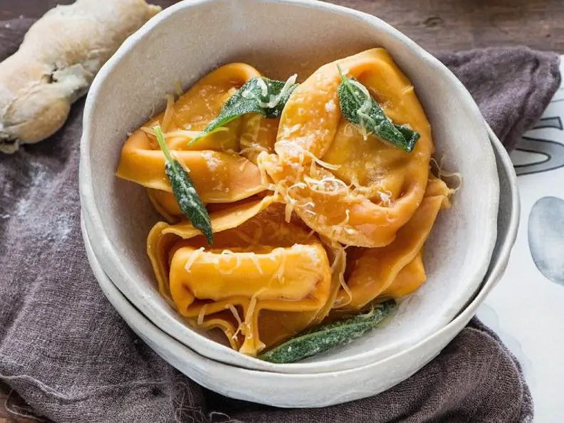 Tortellini mit Kürbis, Ricotta und Salbei