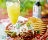 Burger mit Flusskrebsalat