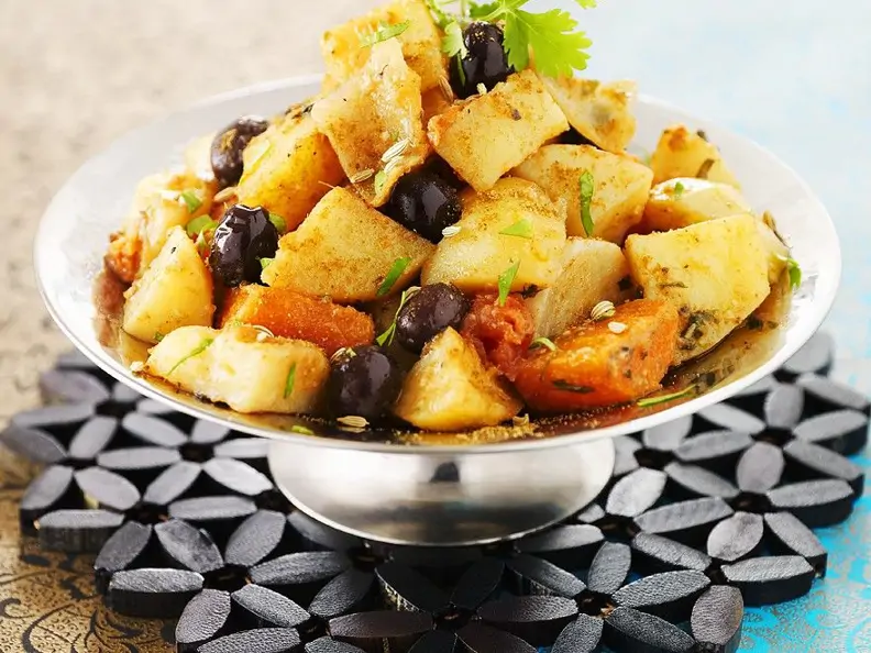 Vegetarische Tajine mit Kartoffeln und Möhren