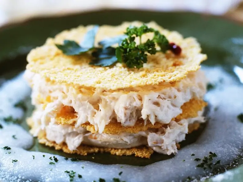 Stockfischcreme mit Parmesanhippen