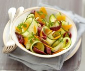 Zucchinisalat mit Käse und Entenbrust