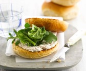 Bagels mit Makrelencreme und Spinat