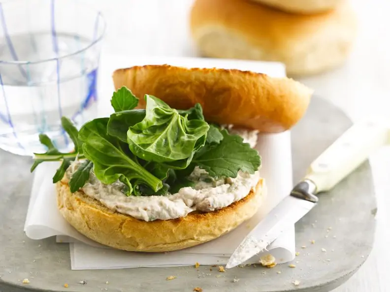 Bagels mit Makrelencreme und Spinat