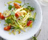 Zoodles mit Mangosauce