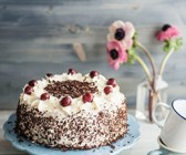 Kirsch-Sahne-Torte Schokolade (vegetarisch)