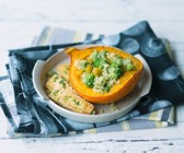 Gefüllter Kürbis mit Brokkoli und Tofu