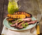 Steakstreifen, Grill-Kürbis und Pesto