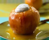Schlanker Bratpfel mit Zimtquark