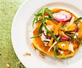 Paniertes Sellerieschnitzel mit Salat