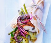 Fenchel und Tintenfisch in Weizenmehl-Tortilla