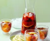 Zitroneneistee mit Himbeeren
