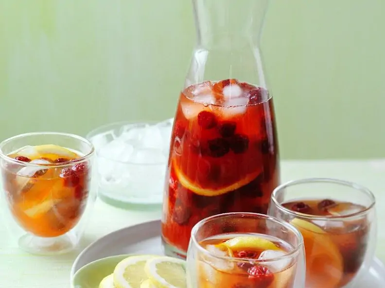 Zitroneneistee mit Himbeeren