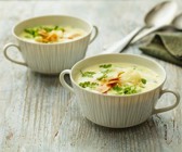 Blumenkohlsuppe mit Parmesan und Mandeln