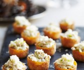 Croustades mit Krebsfleisch und Käse