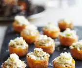 Croustades mit Krebsfleisch und Käse