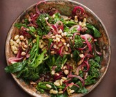 Bohnen-Brokkoli-Salat mit Nüssen