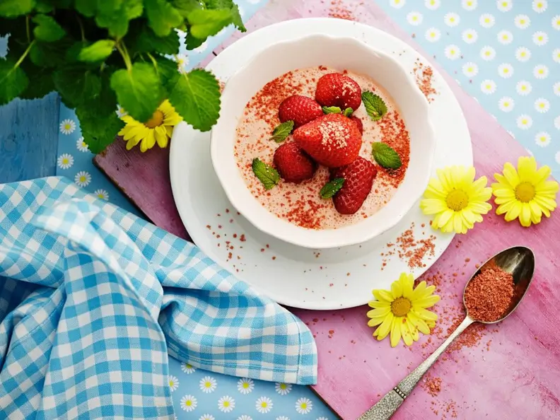 Erdbeer-Buttermilch-Dessert