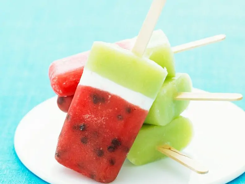 Dreifarbiges Eis am Stiel mit Melone