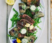 Artischocken mit Kräuterbutter und Rindersteak