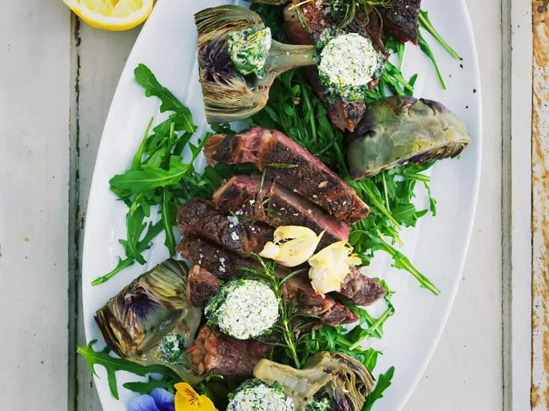 Artischocken mit Kräuterbutter und Rindersteak