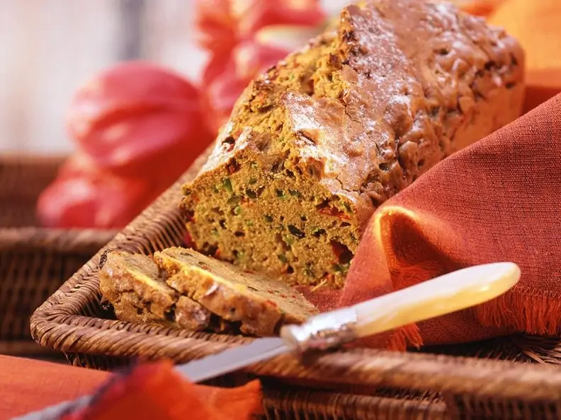 Vollkornbrot mit Möhren und Brokkoli