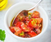 Tomatensalsa mit Koriander und Knoblauch
