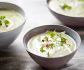 Cremige Navettengrün-Suppe