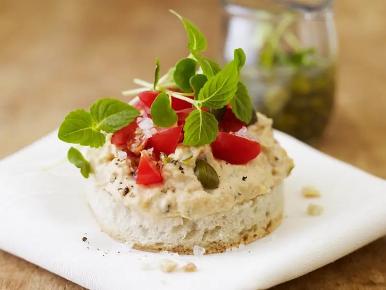 Fladenbrot-Häppchen mit Kichererbsencreme