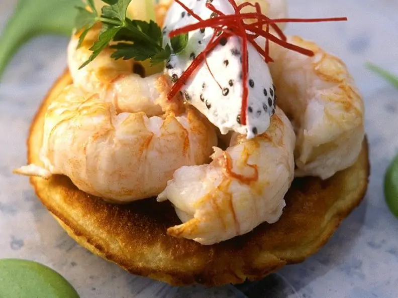 Blinis mit Riesengarnelen und Kaviarcreme
