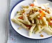 Cavatellucci mit Pinienkernen und Tomaten